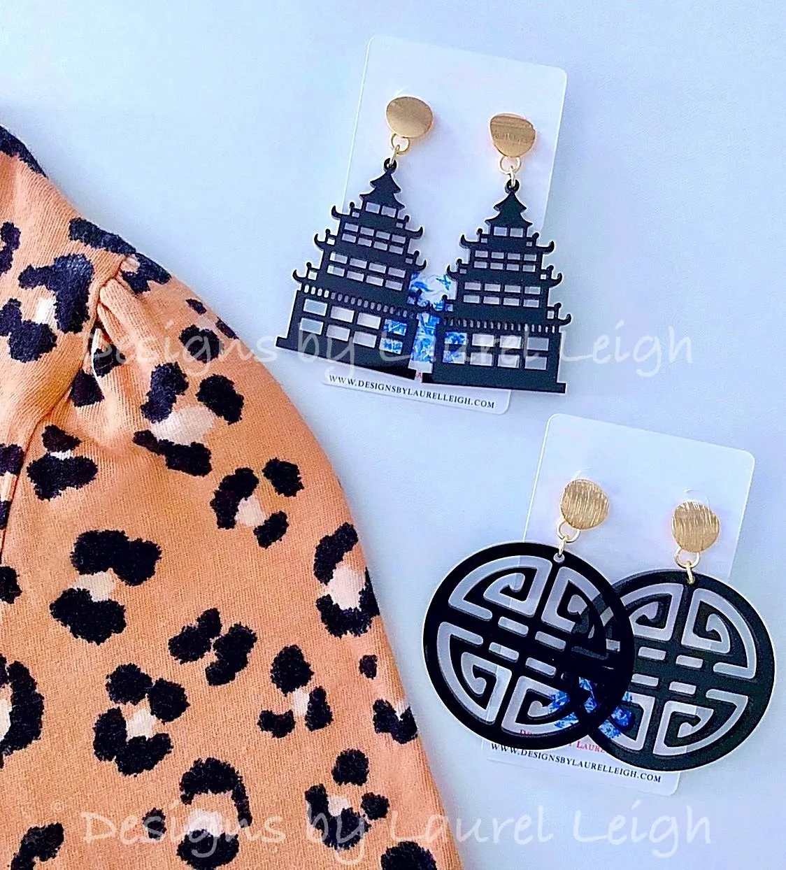 Chinoiserie Longevity Symbol Earrings - White/Black/Royal