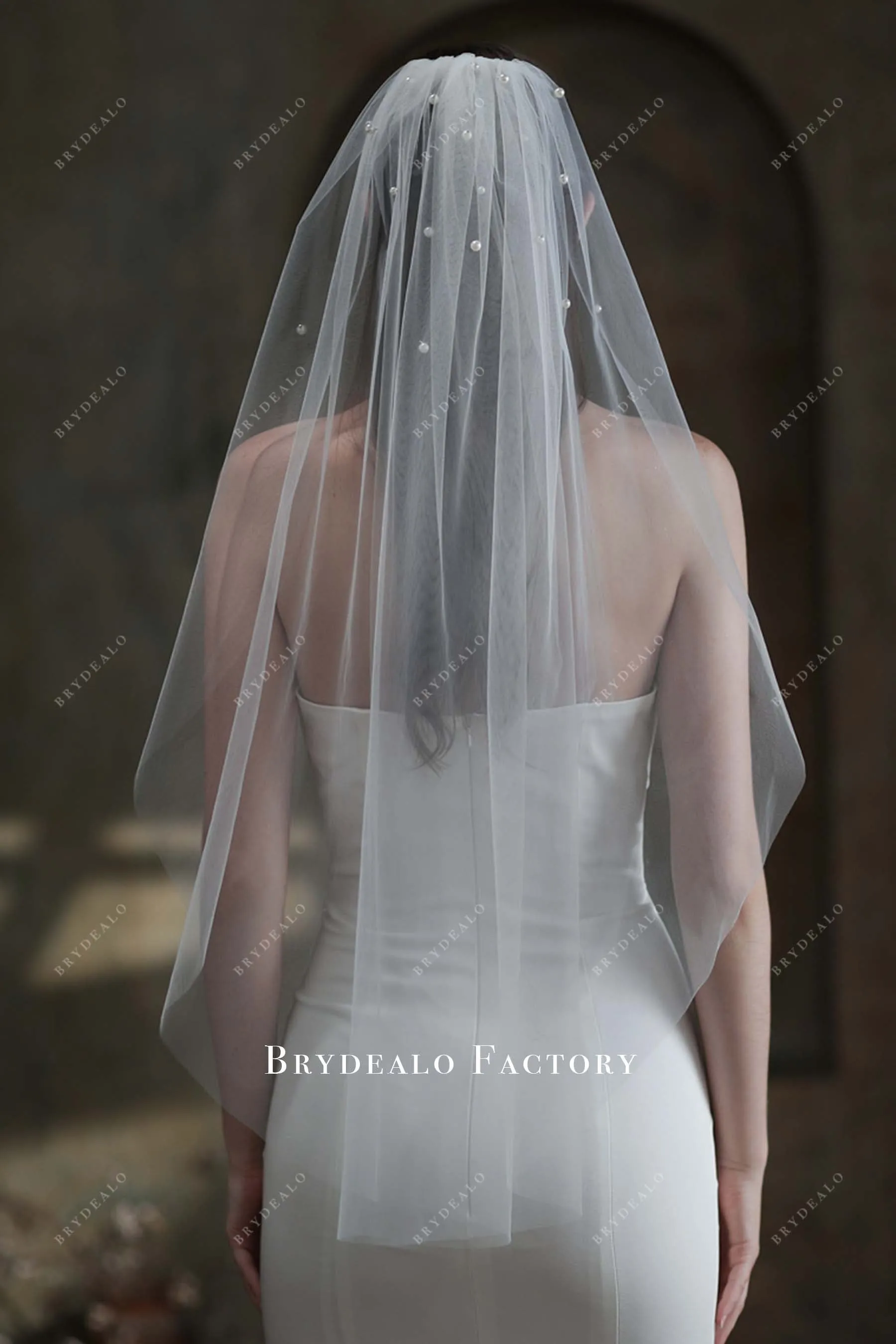 Concise Style Pearl Fingertip Length Bridal Veil