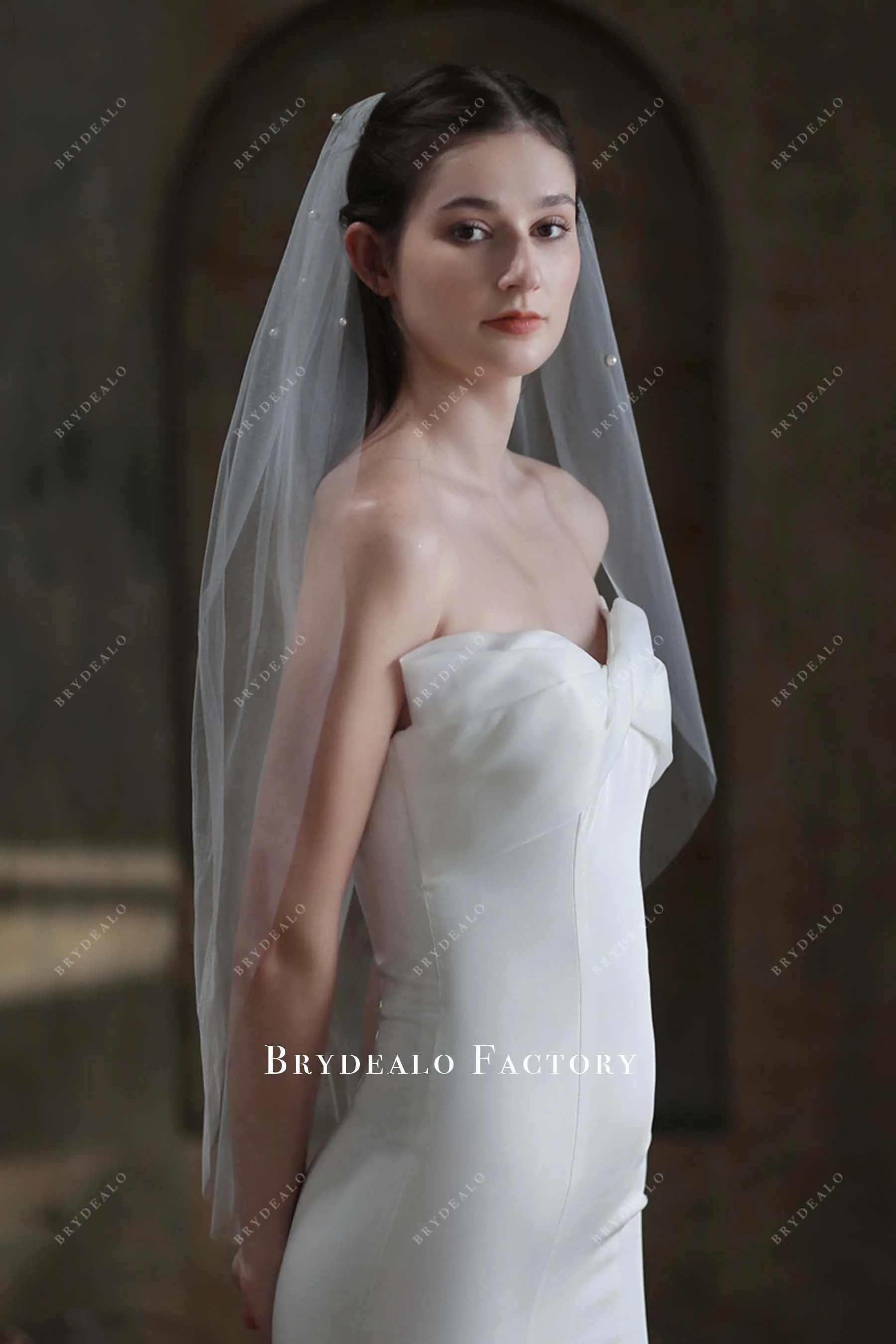 Concise Style Pearl Fingertip Length Bridal Veil