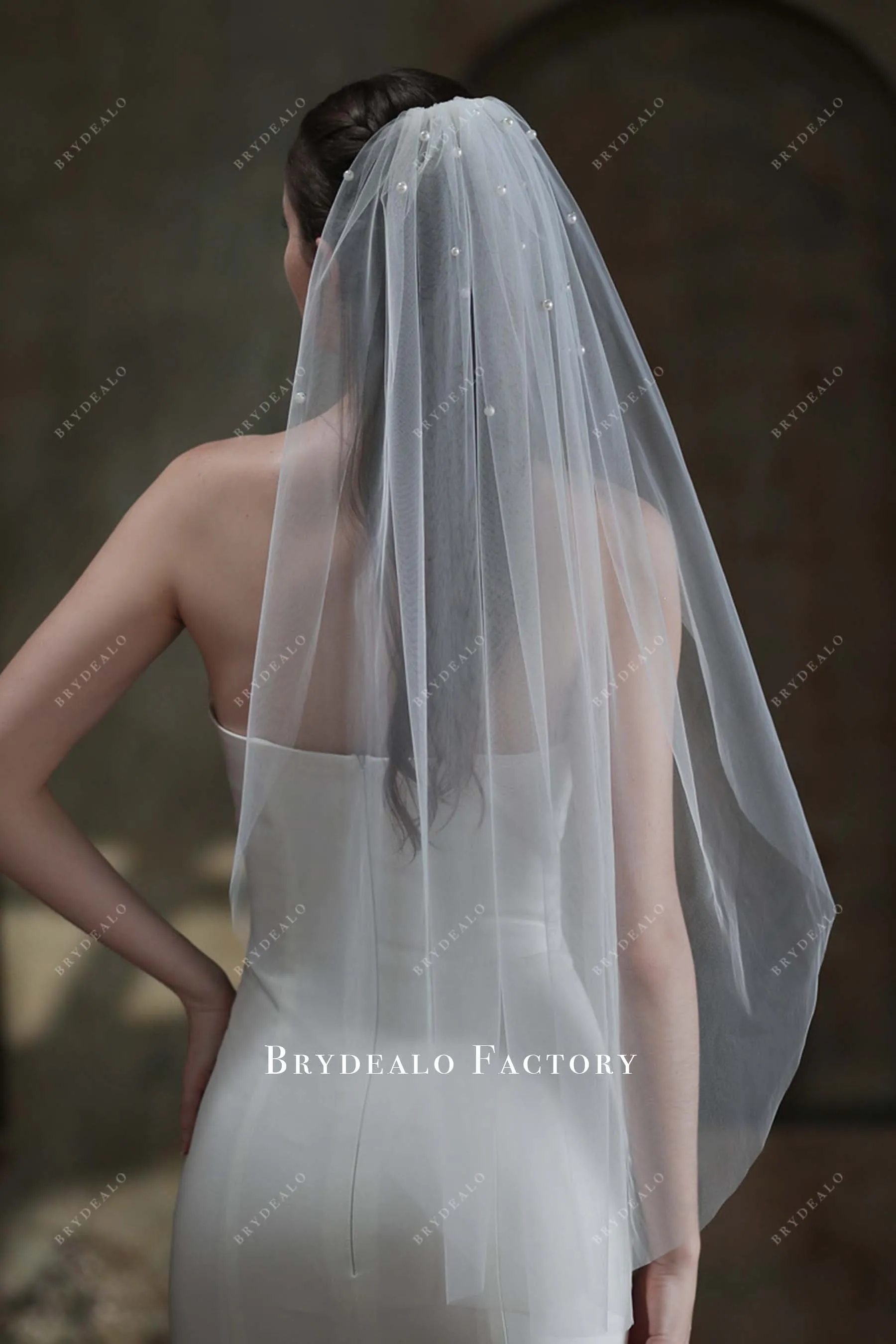 Concise Style Pearl Fingertip Length Bridal Veil