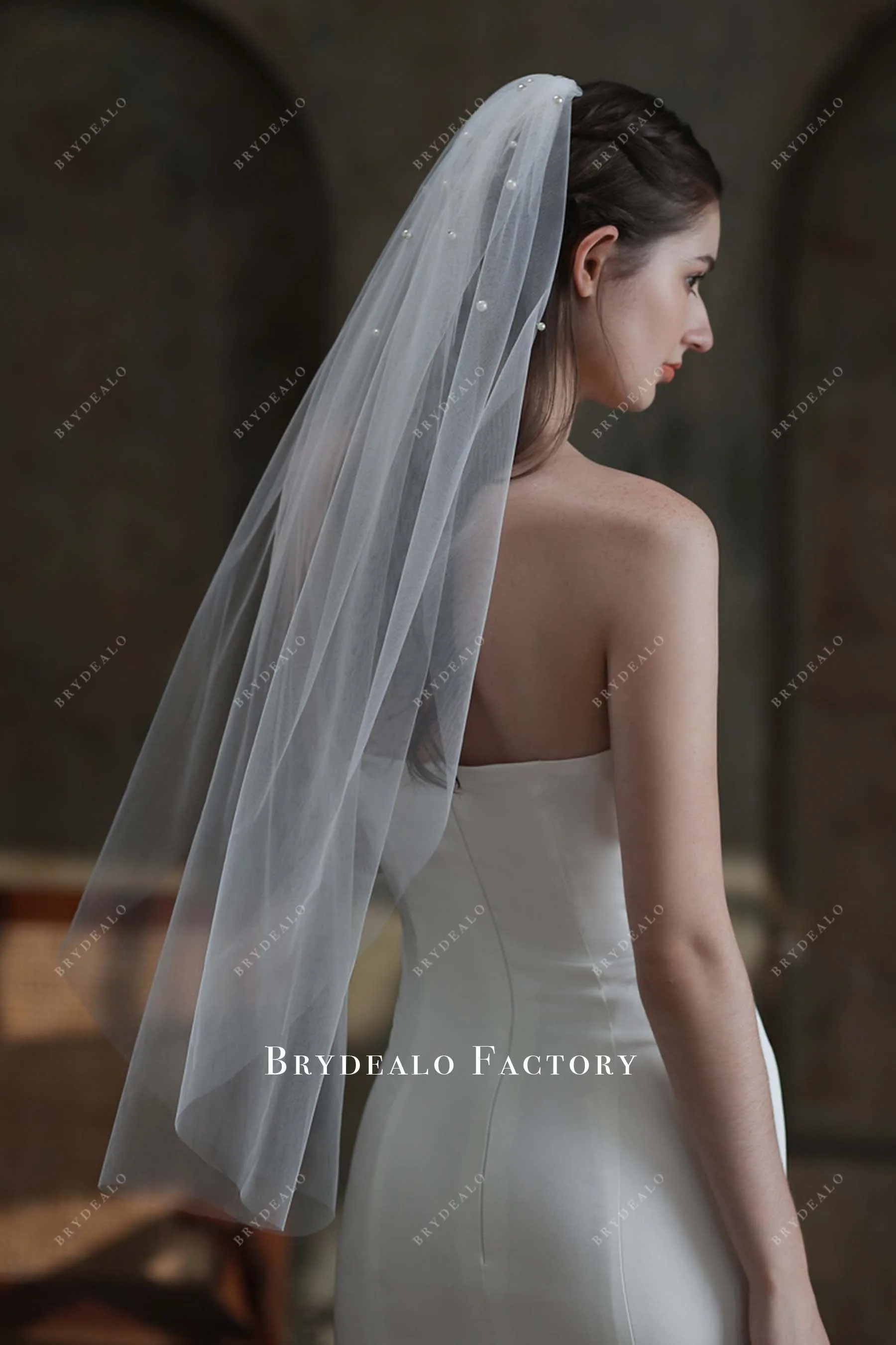 Concise Style Pearl Fingertip Length Bridal Veil