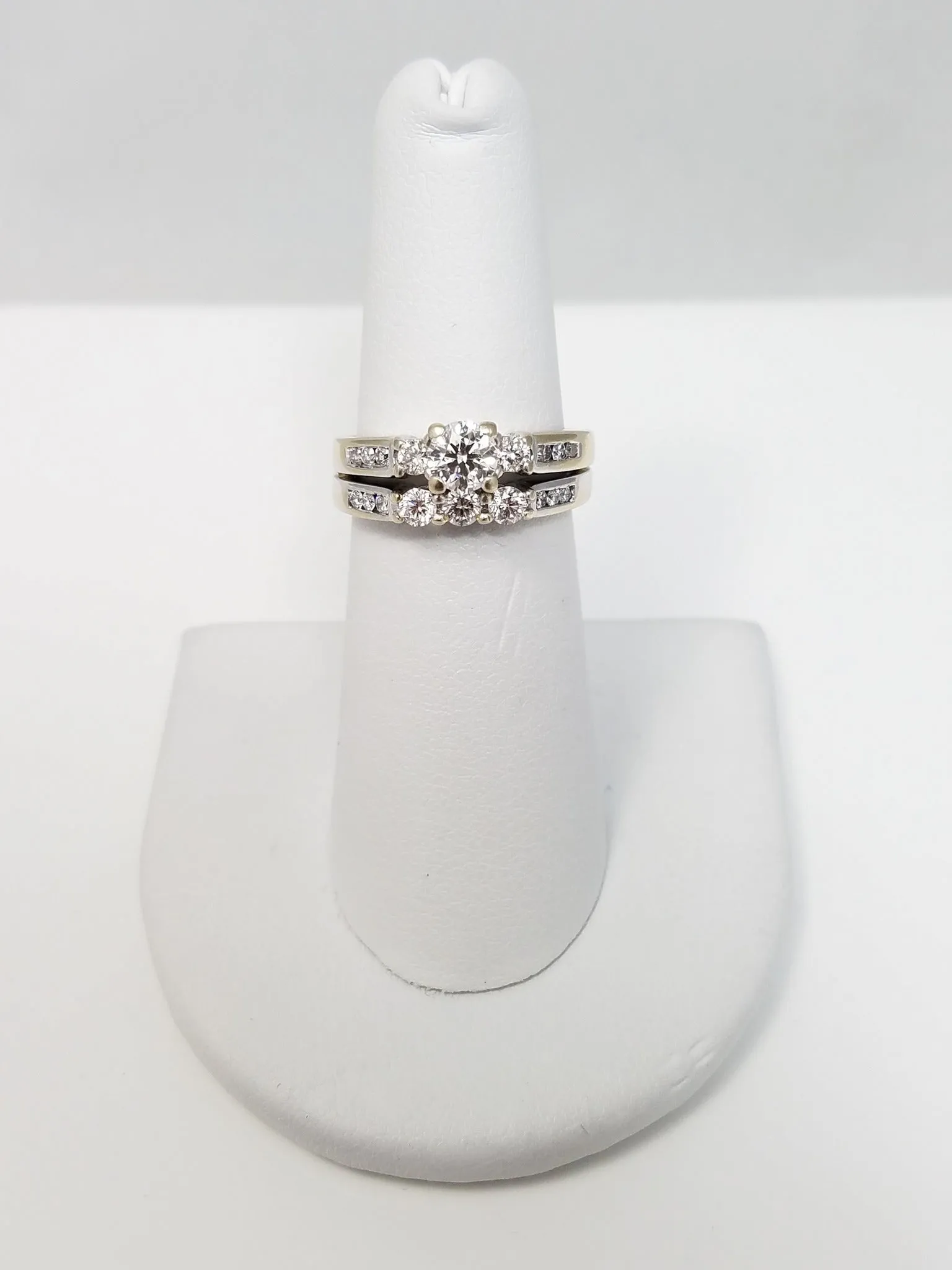 Elegant 18k White Gold Natural Diamond Wedding Ring Set