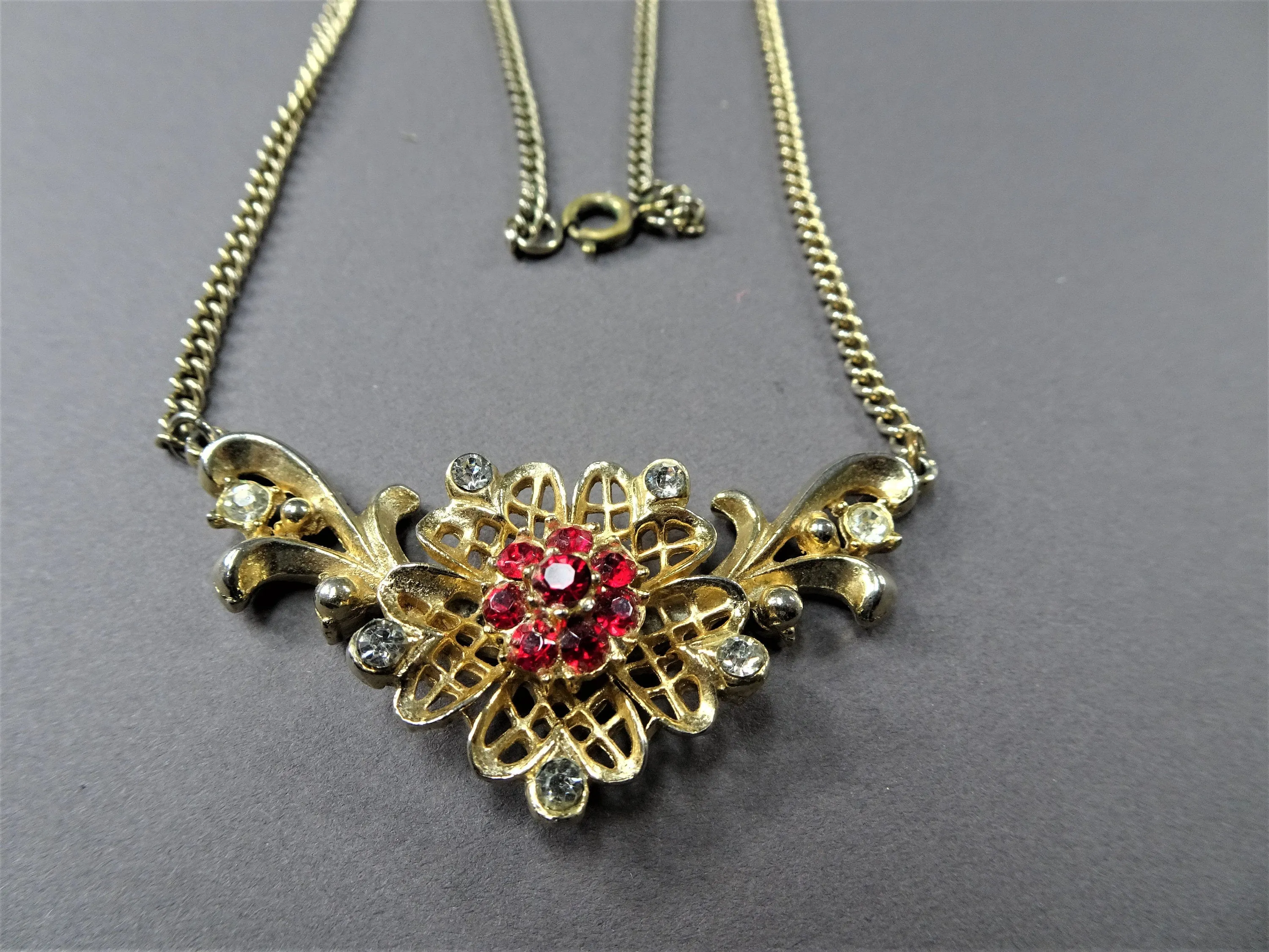 LOVELY 1950s Ruby Red Glass and White Rhinestones Necklace,Unique Design, Gold Tone Metal Necklace,Elegant Evening Necklace,Bridal Jewelry