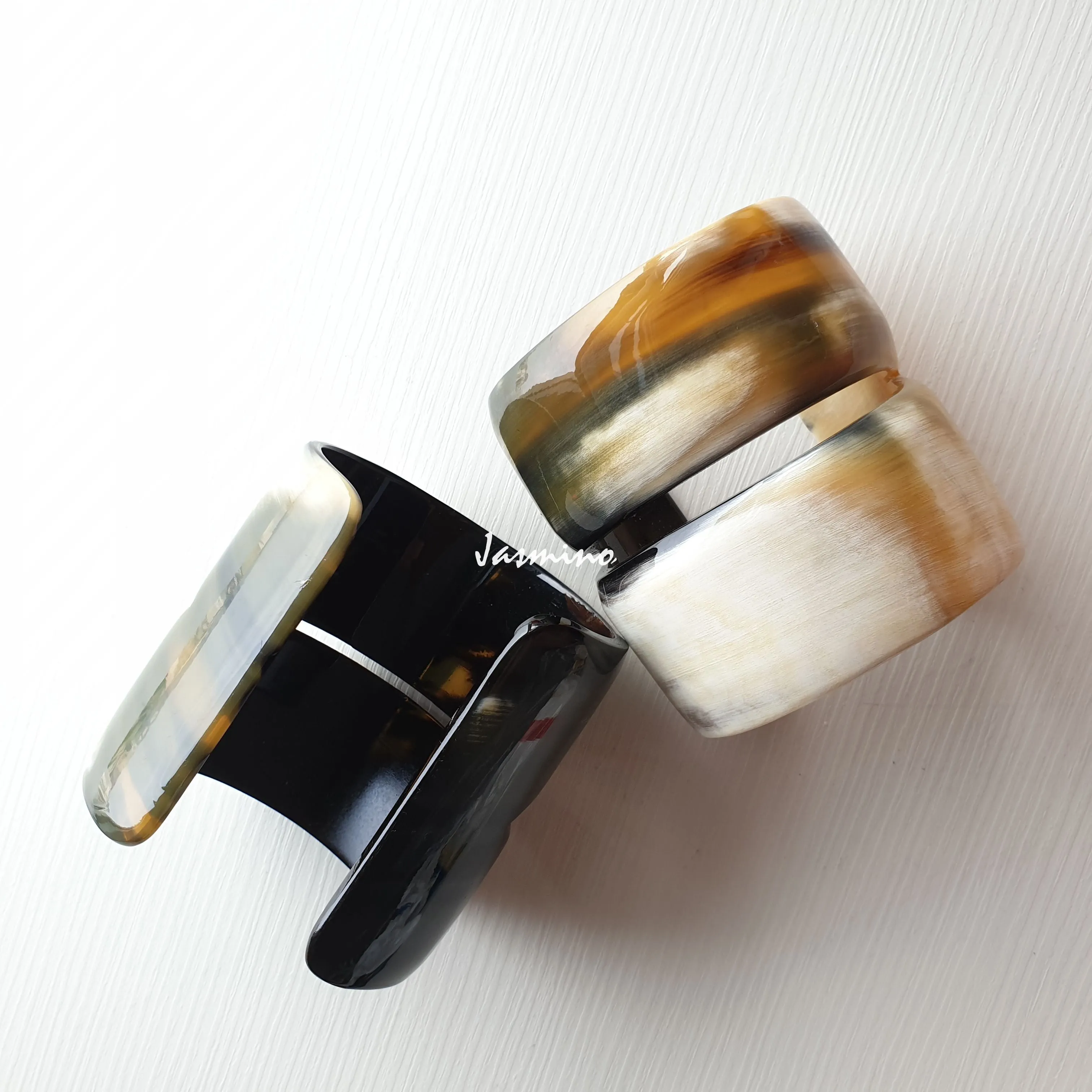 Natural Handmade Bracelet for Women J17975, Made by Buffalo Horn and Lacquer.