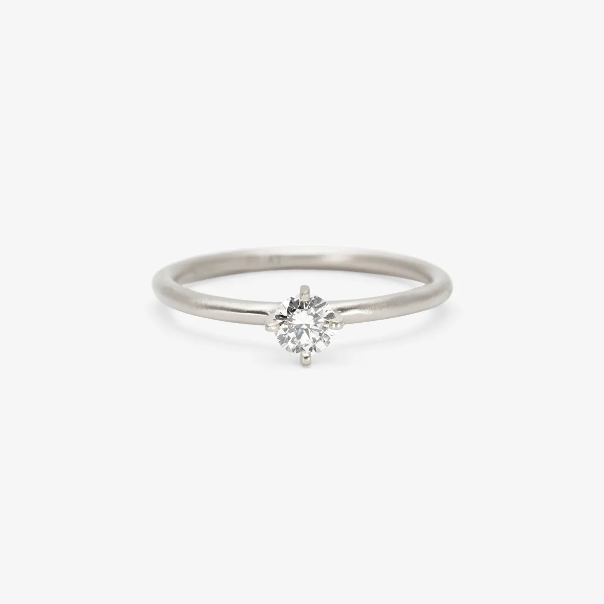 R11704W | 4mm White Diamond Noble Ring