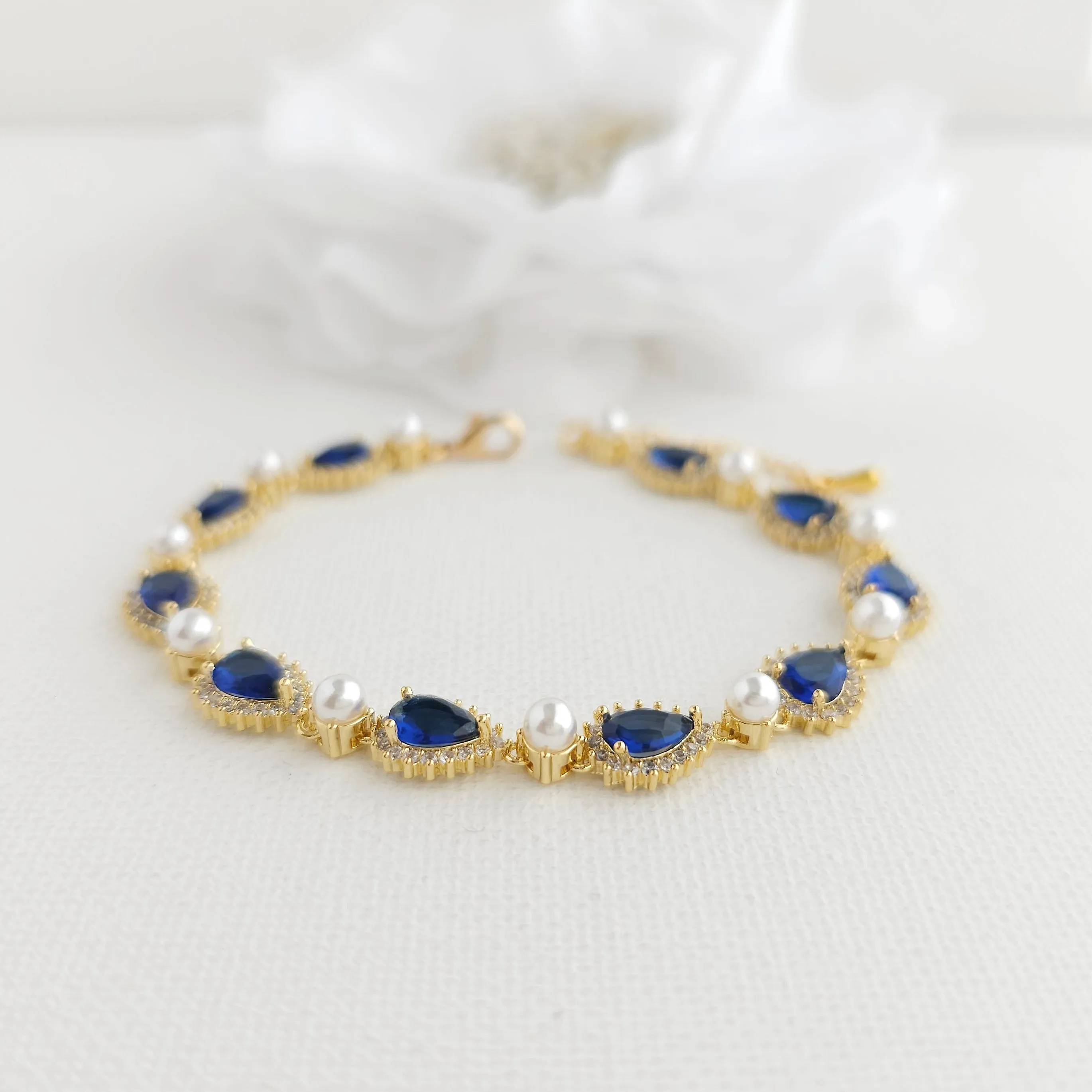 Women Blue Bracelet in Rose Gold with White Pearls-Aoi